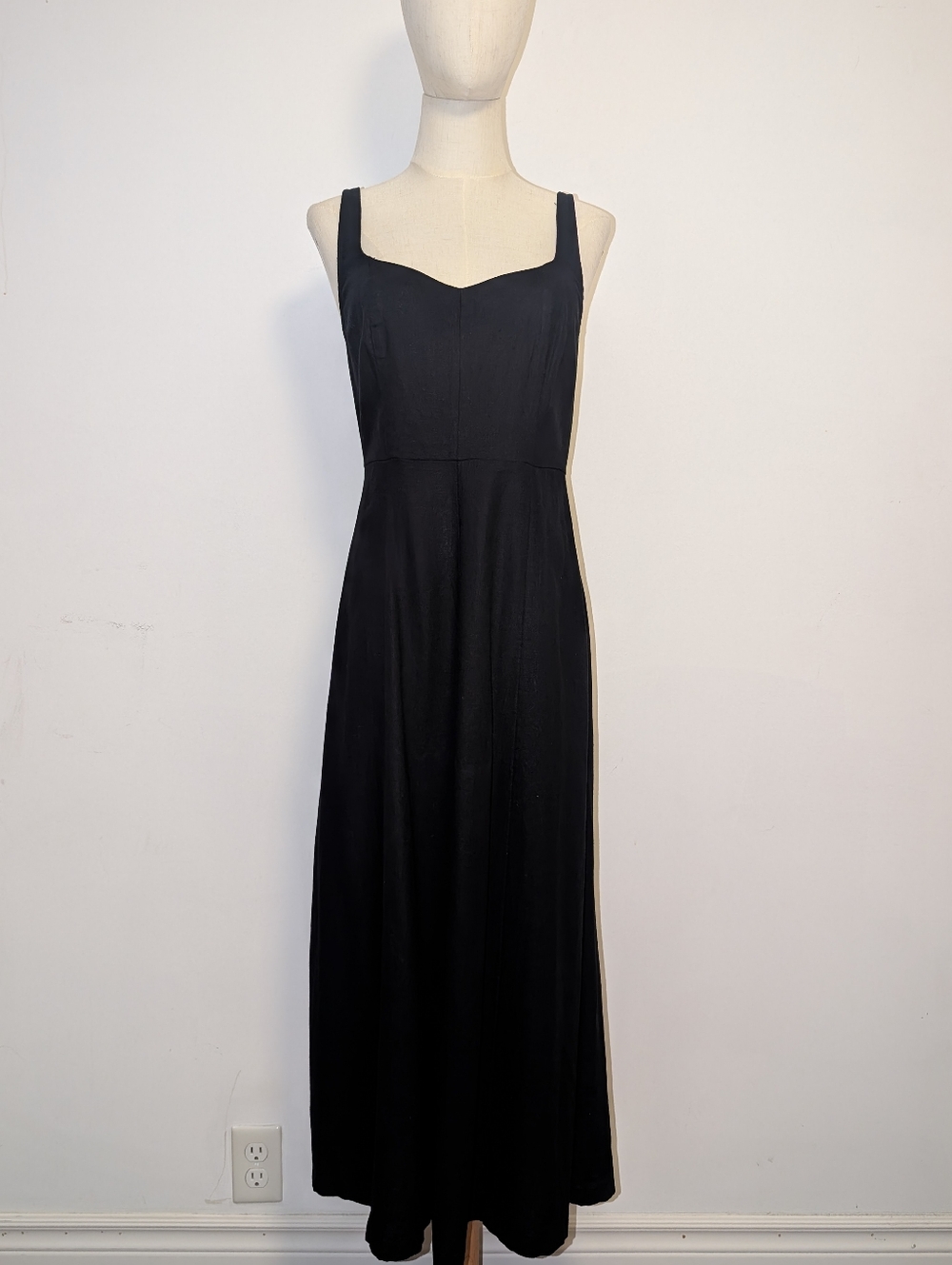 Classic Black Linen Blend Sweetheart Neckline Sleeveless Midi Dress